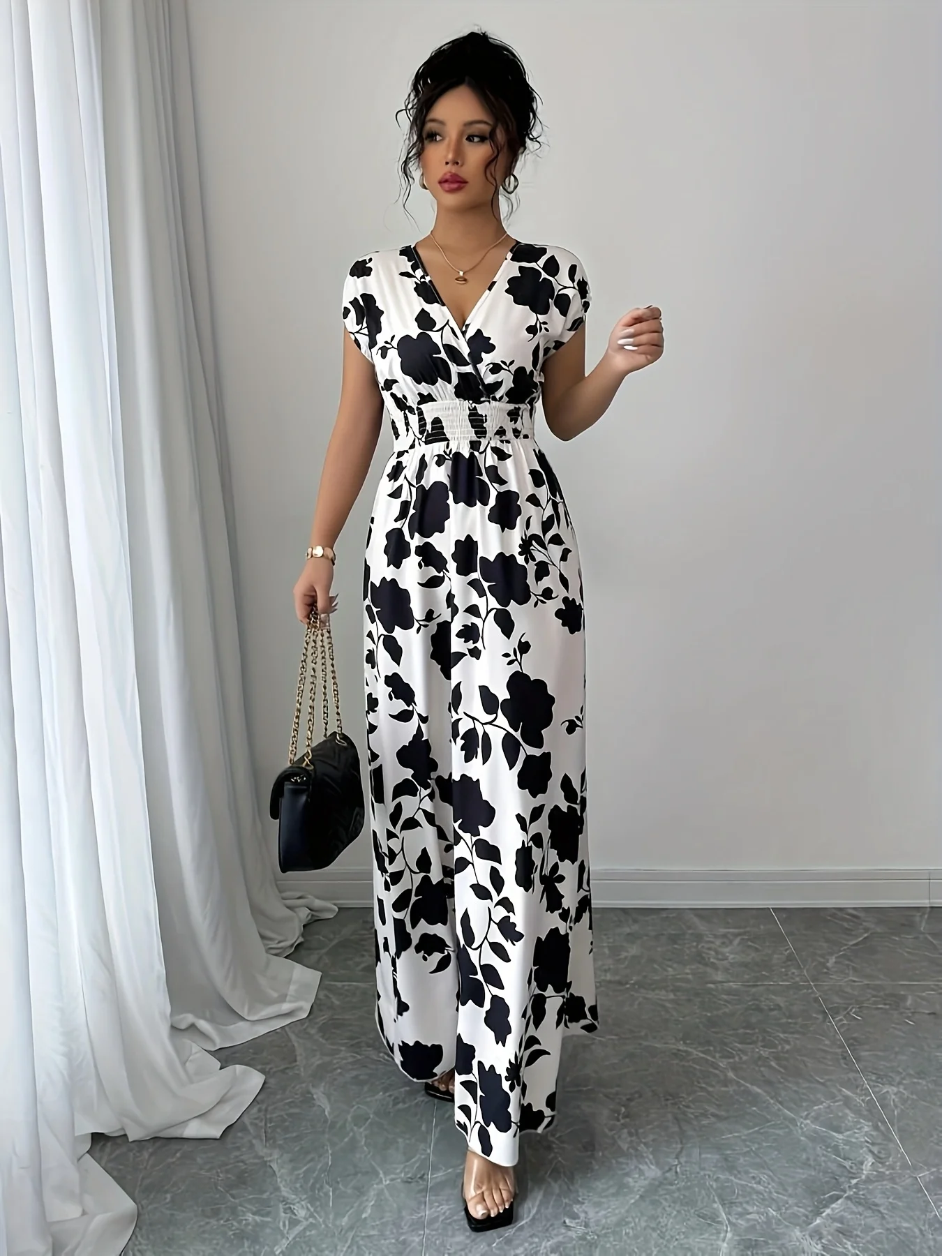 Ladies' elegant black and white floral print V-neck elastic drawstring waist cinching A-line vacation dress - Image 4