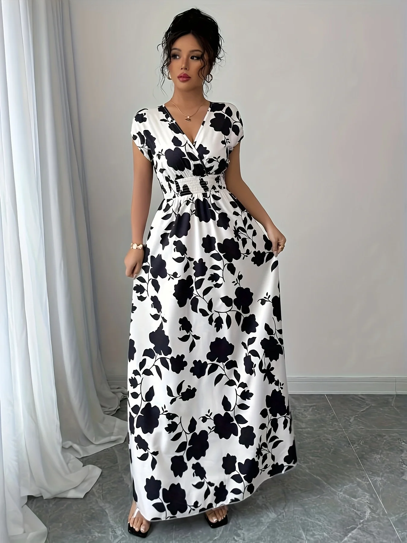 Ladies' elegant black and white floral print V-neck elastic drawstring waist cinching A-line vacation dress - Image 3
