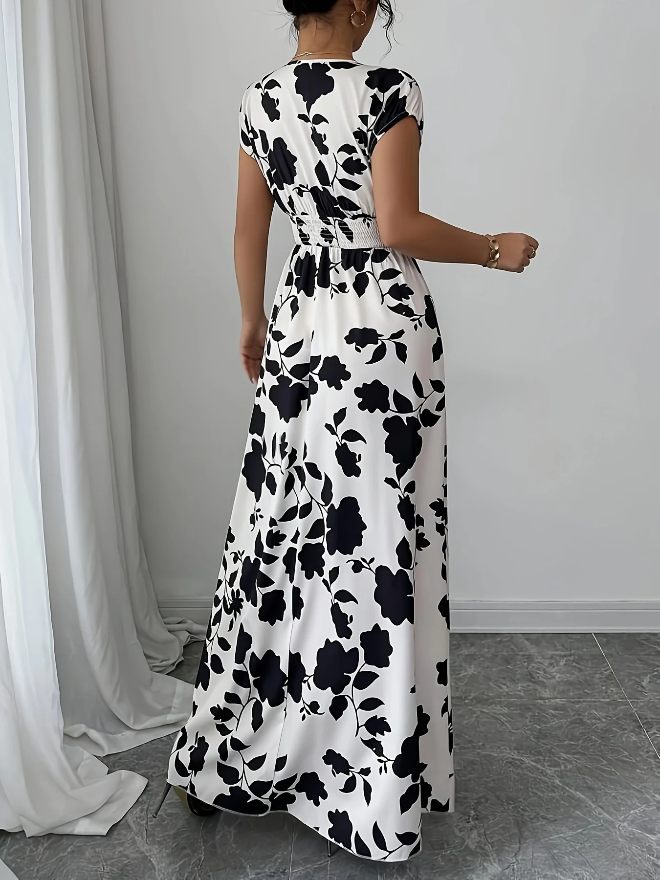 Ladies' elegant black and white floral print V-neck elastic drawstring waist cinching A-line vacation dress - Image 2